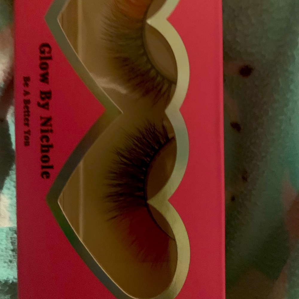 Lashes in 5 styles